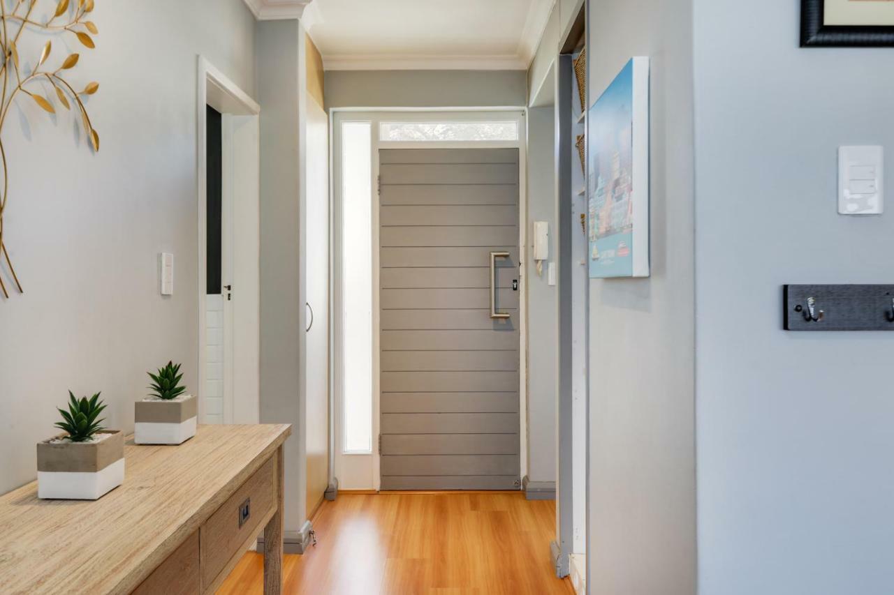 Backup-Powered Bantry Bay View 2 Bed Apartment Cidade Do Cabo Exterior foto